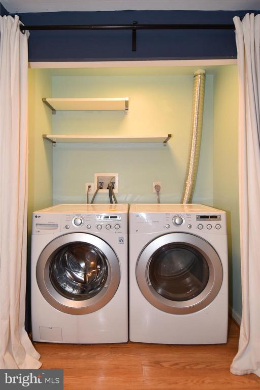 Building Photo - 5987 Edgehill Ct