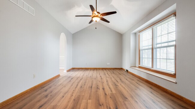 sala familiar - 16603 McKinley St