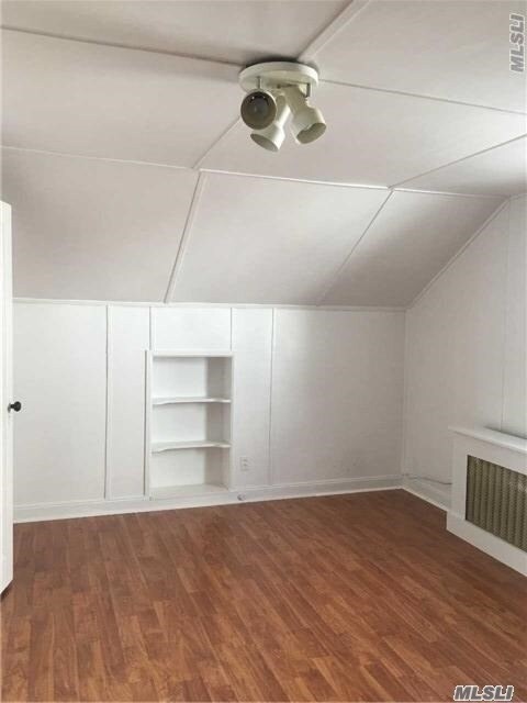 Foto del edificio - 182-11-182-64 64th Ave