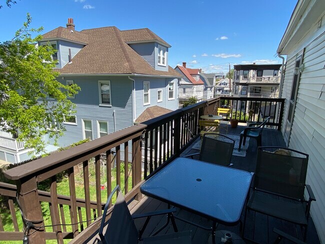 Foto del edificio - 64 Murdock St