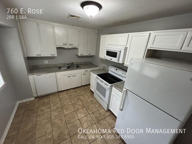 Building Photo - 760 E Rose Dr