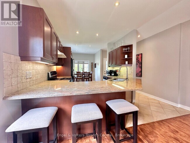 Photo du bâtiment - 26 Thomas Dr