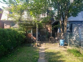 Building Photo - 687 Dupont St