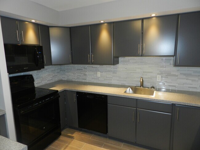 Photo du bâtiment - WELCOME TO THE BRIGHT SIDE - ONE BEDROOM PLUS DEN IN DOWNTOWN DARTMOUTH