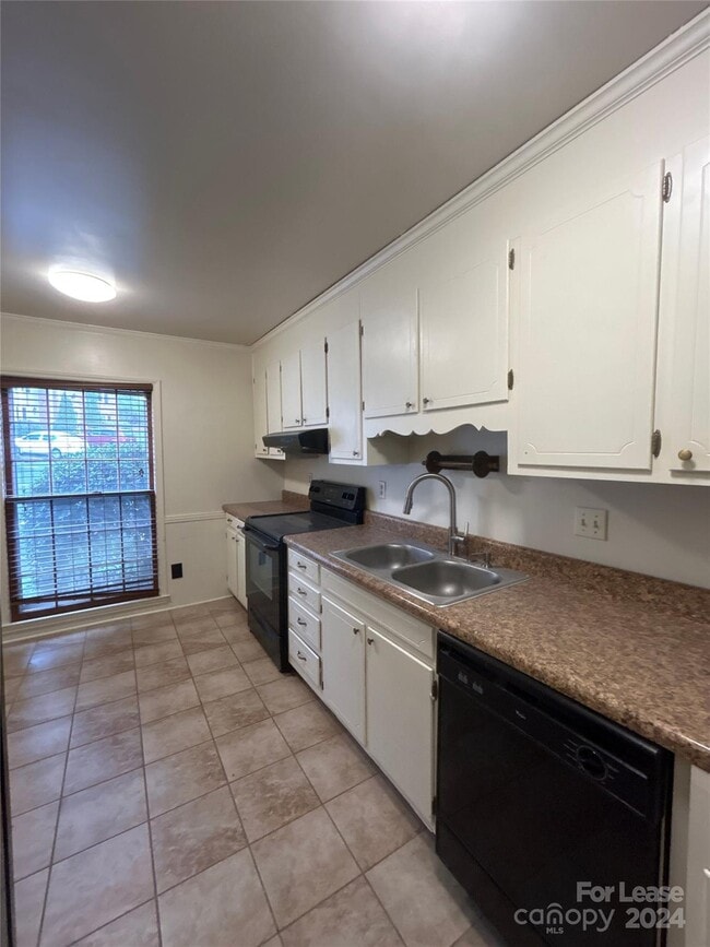 Building Photo - 6628 Bunker Hill Cir