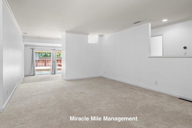 Building Photo - Ranch-Style, Spacious 5 Bedroom Home is De...