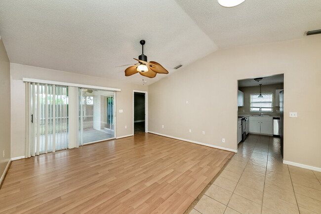 Building Photo - 4208 76th Dr E