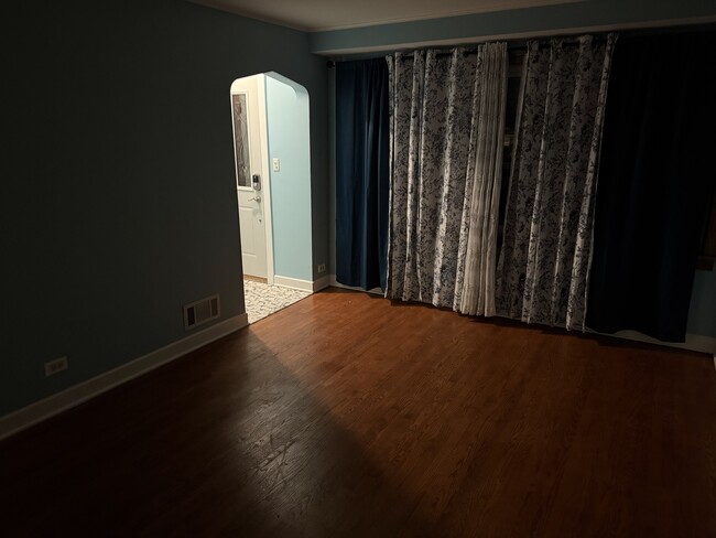 Building Photo - 5552 S Kolmar Ave