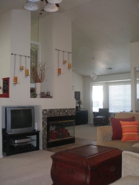 Foto del edificio - ***New Listing*** 3 Bedroom 2 Bath home in SW Visalia!!! Yard Care Included!