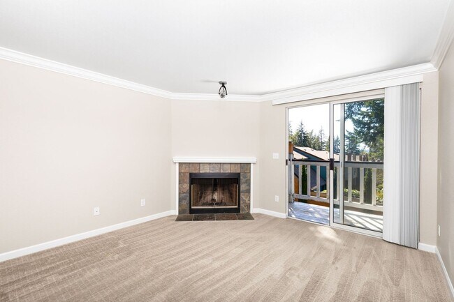Building Photo - Upgraded Top Level 2 Bedroom Condo
