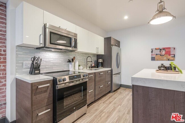 Foto del edificio - 932 S Hill St