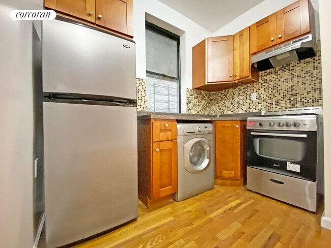 Building Photo - 454 W 57th St