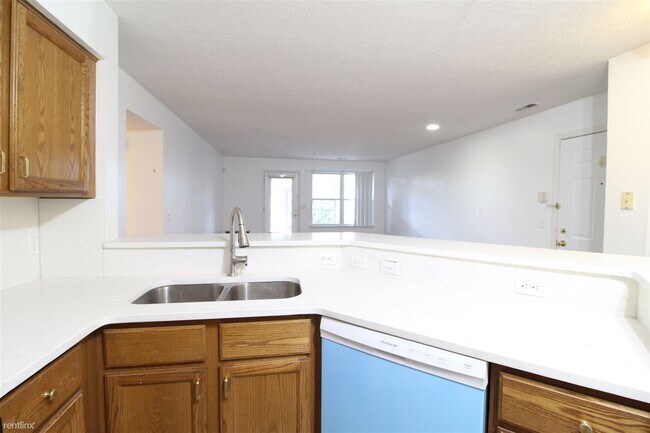Building Photo - 2 br, 2 bath Condo - 1575 Oakfield Dr