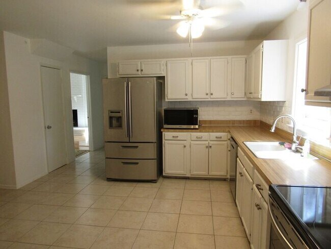 Foto del edificio - 2,083 sq ft home is Sardis Forest