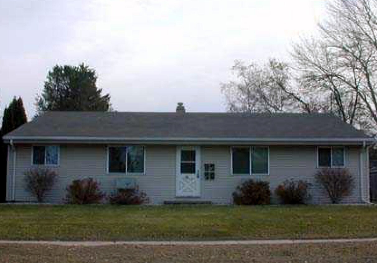 141143 S Locust St, Green Bay, WI 54303 Apartments in Green Bay, WI