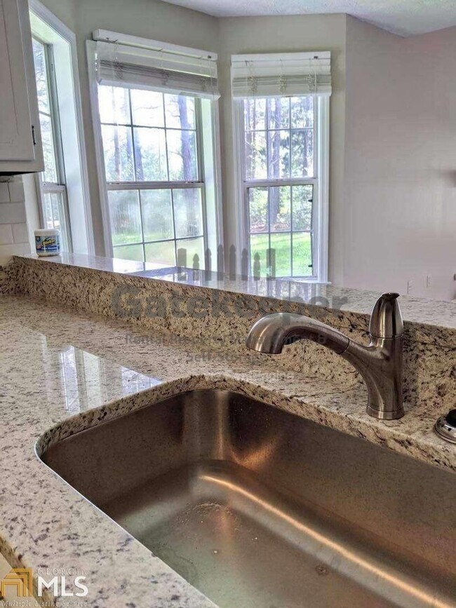 Foto del edificio - 681 Senoia Rd