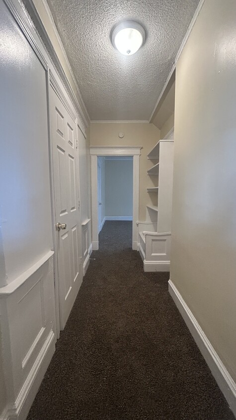 Foyer. - 103 Oakland Terrace