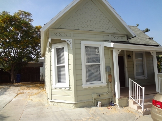 Building Photo - 1137 Irolo St
