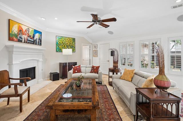 Building Photo - 914 Carlsbad Dr