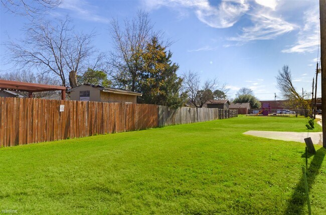Building Photo - 2 br, 2 bath Apartment - Metker Gardens B1