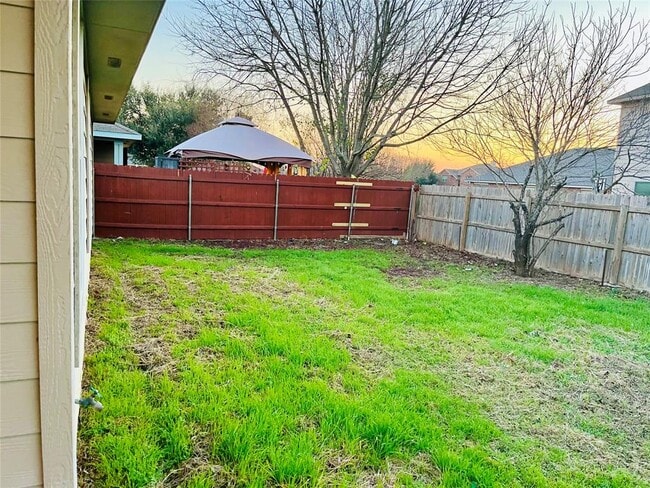 Building Photo - 1208 Rainbow Parke Dr