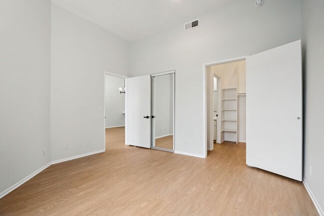 Interior Photo - 16117 Sunset Blvd