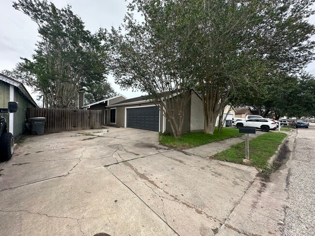 Building Photo - 114 Avant Garde Dr