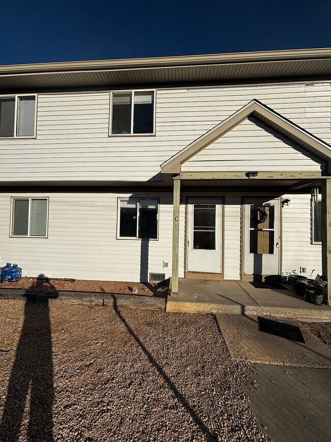 Building Photo - 28 Yorkshire Rd