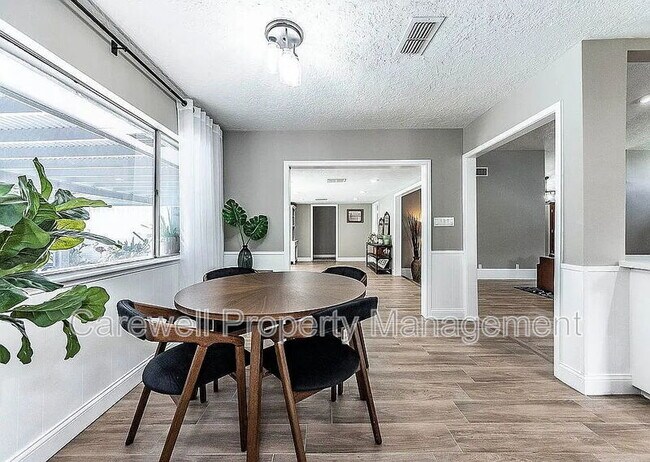 Foto del edificio - 3610 Lonniewood Dr