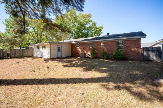 Building Photo - 505 N Hospital Dr