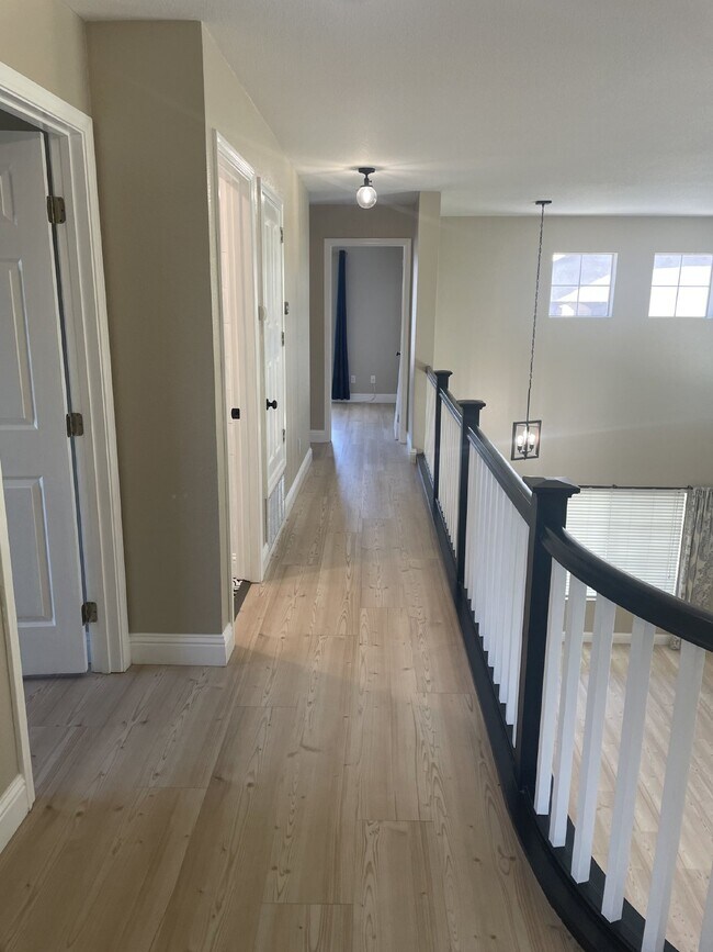 Building Photo - "Spacious 5-Bedroom Home at 624 Ross Circl...