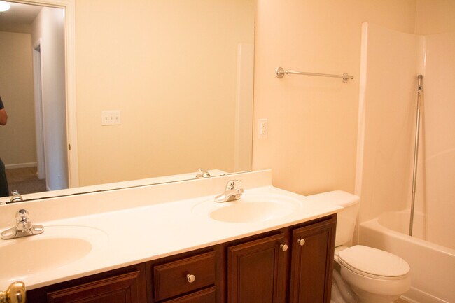Foto del edificio - 202 Allen Street Duplex