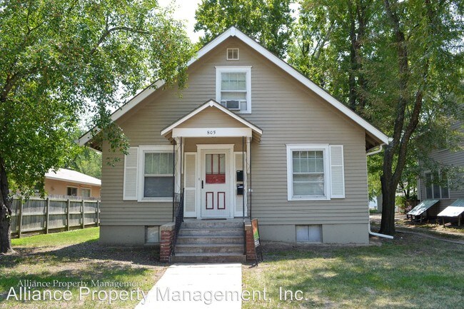 Building Photo - 805 Bertrand St