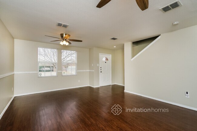 Foto del edificio - 6021 English Saddle Ln