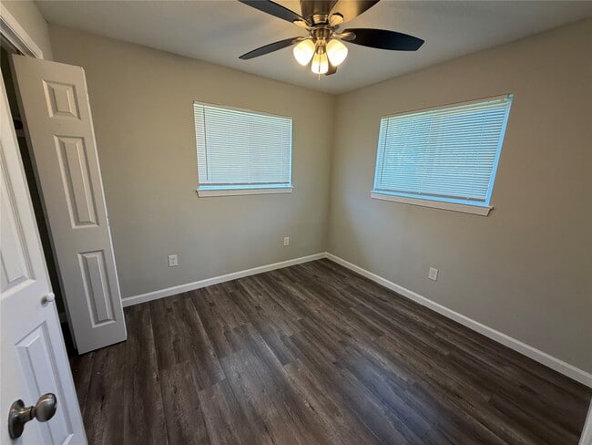 Foto del edificio - 14830 Hiram Clarke Rd