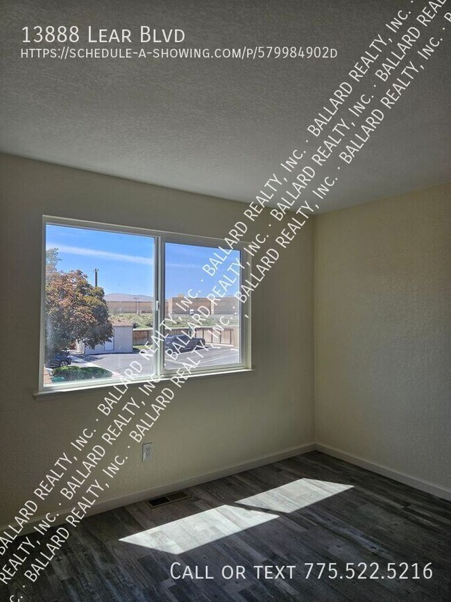 Foto del edificio - 13888 Lear Blvd