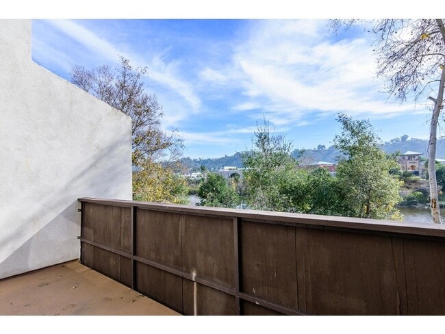 Building Photo - Perfect 2BR in Mission Valley!