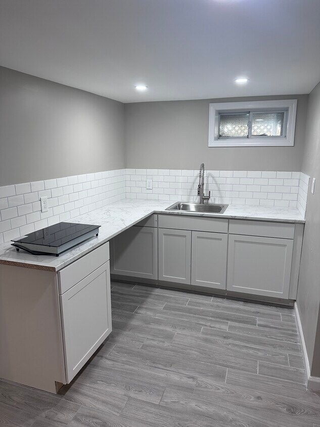 Kitchen - 170 Brookfield Ave