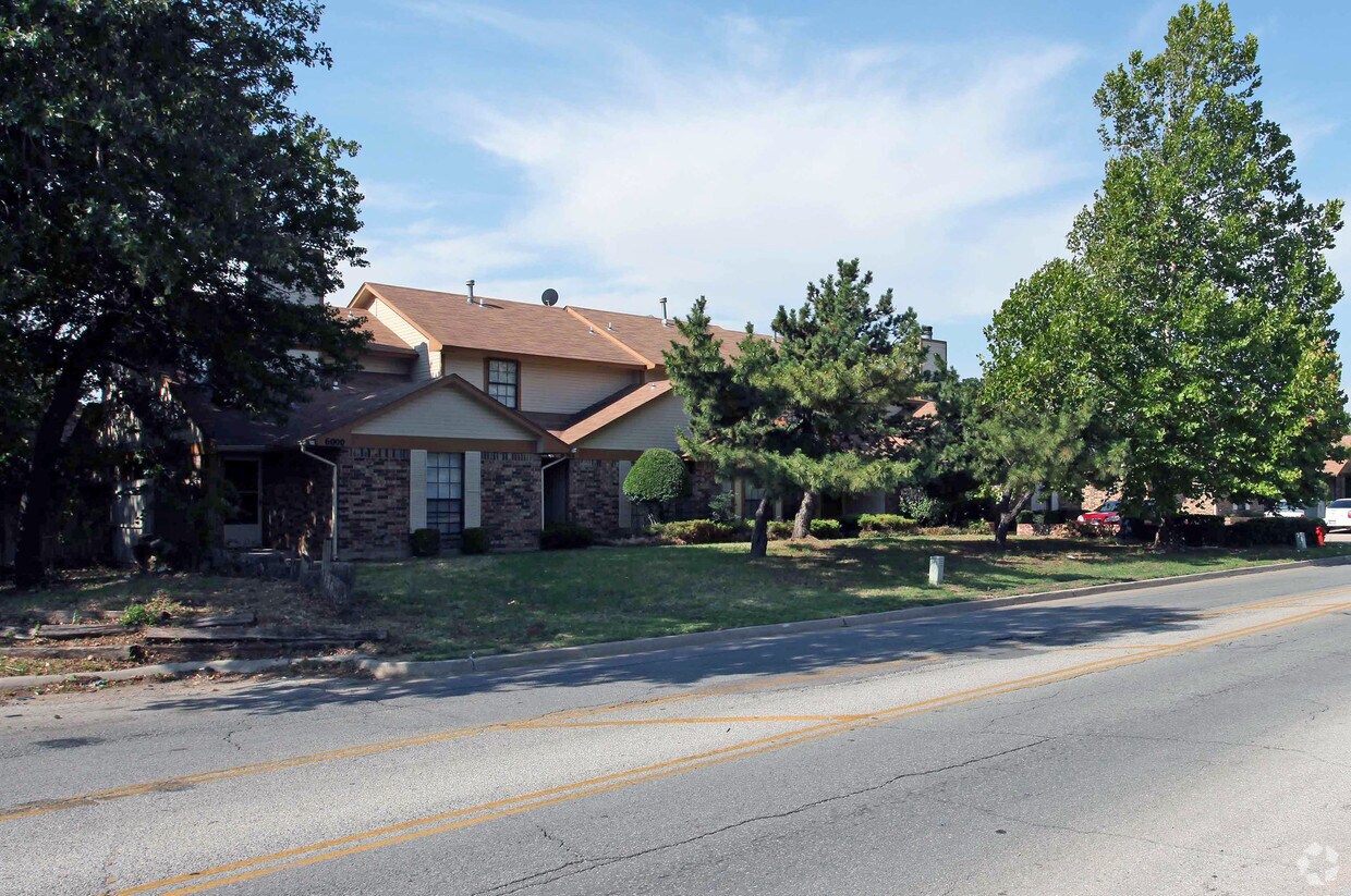Primary Photo - Rams Head Villa Apartments