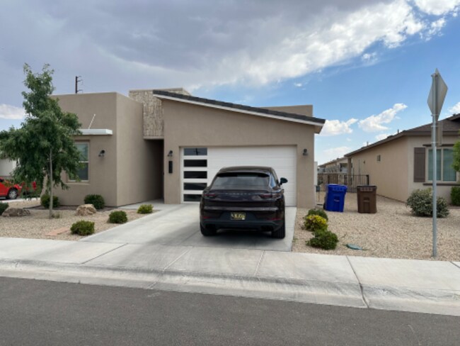 Building Photo - 3960 San Marino Rd