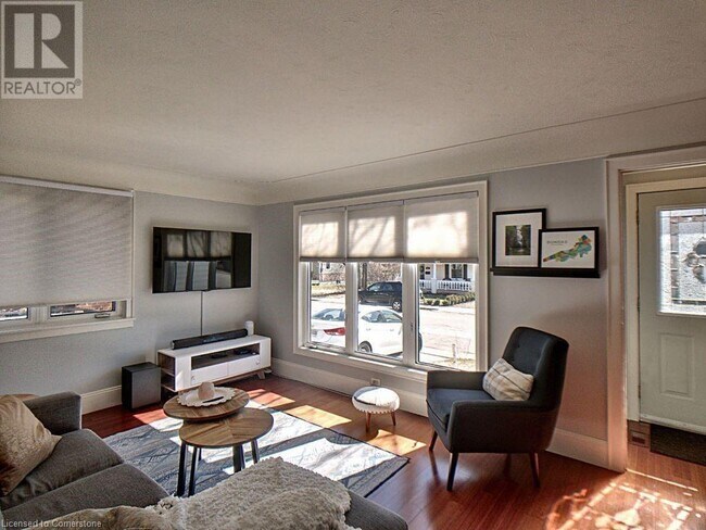 Building Photo - 283 MacNab St