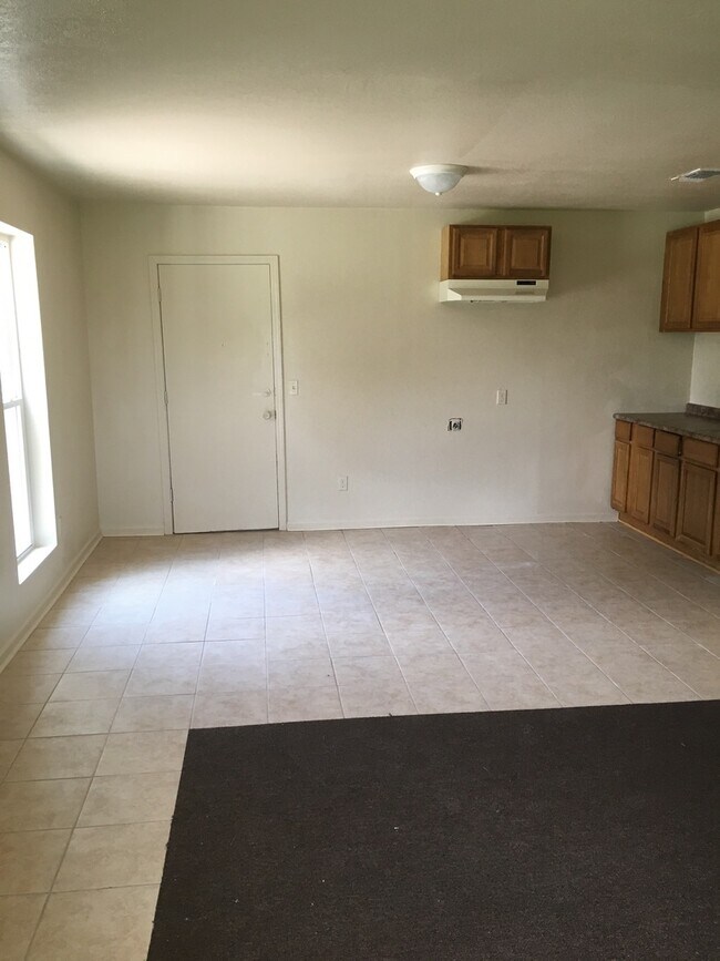 Building Photo - 4702 Gloria Cir