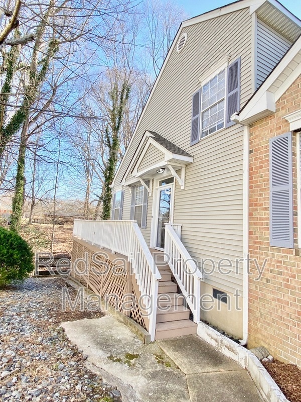 Building Photo - 114 Creekstone Dr