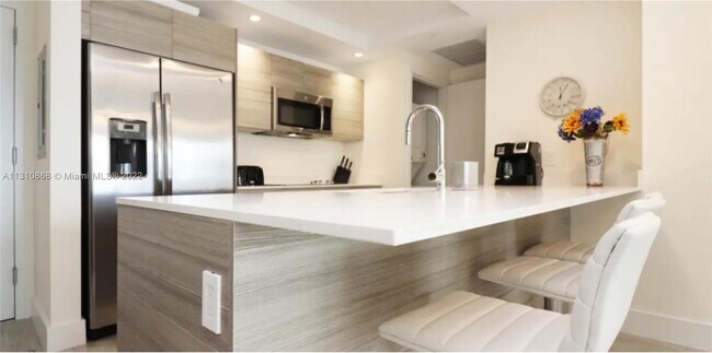 Foto del edificio - 121 NE 34th St