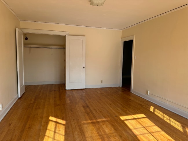 Building Photo - 440 N Park Ave