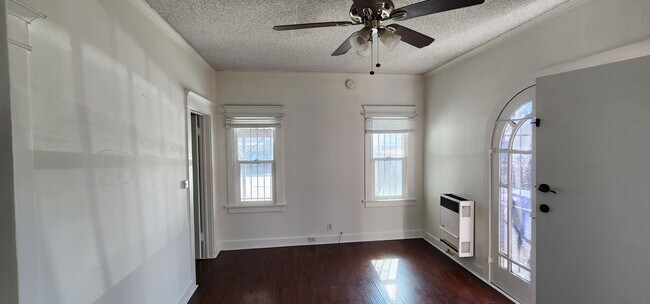 Building Photo - 160 W 61st St