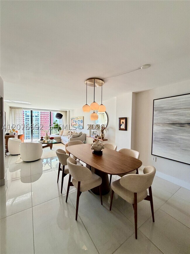 Foto del edificio - 1450 Brickell Bay Dr
