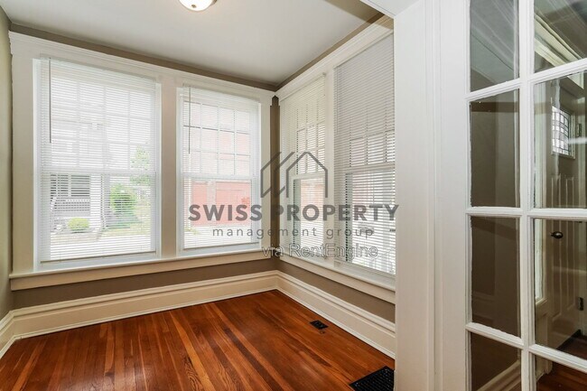 Foto del edificio - 338 Taylor Ave