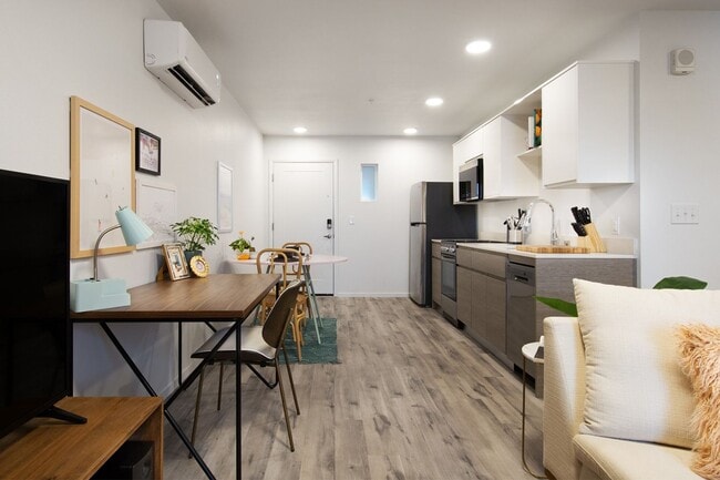 Interior Photo - shareDOWNTOWN - Arts District