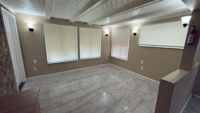 Foto del edificio - 8661 Fielding St